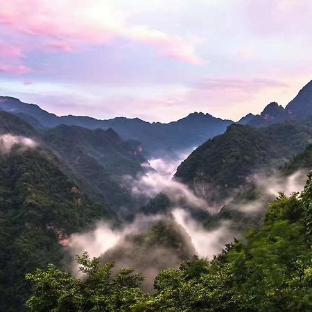 Wudangshan Tianle Hotel Shiyan  エクステリア 写真